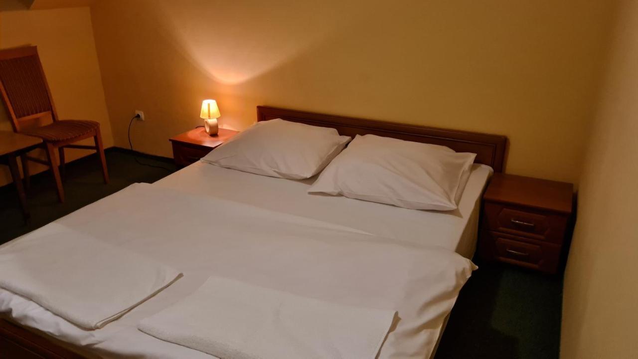 Hotelik Orlik Legnickie Pole Exterior photo
